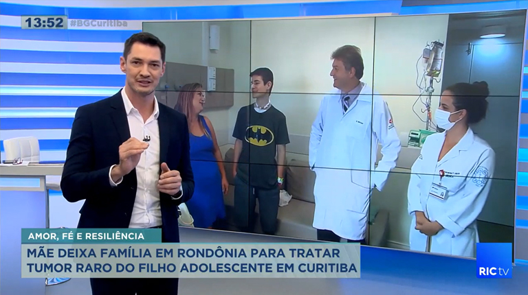 Mãe deixa família em Rondônia para tratar tumor raro do filho adolescente em Curitiba