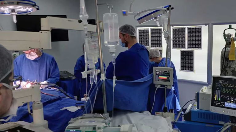 Retirada de tumor no cérebro devolve vida normal a jovem que teve epilepsia por quatro anos